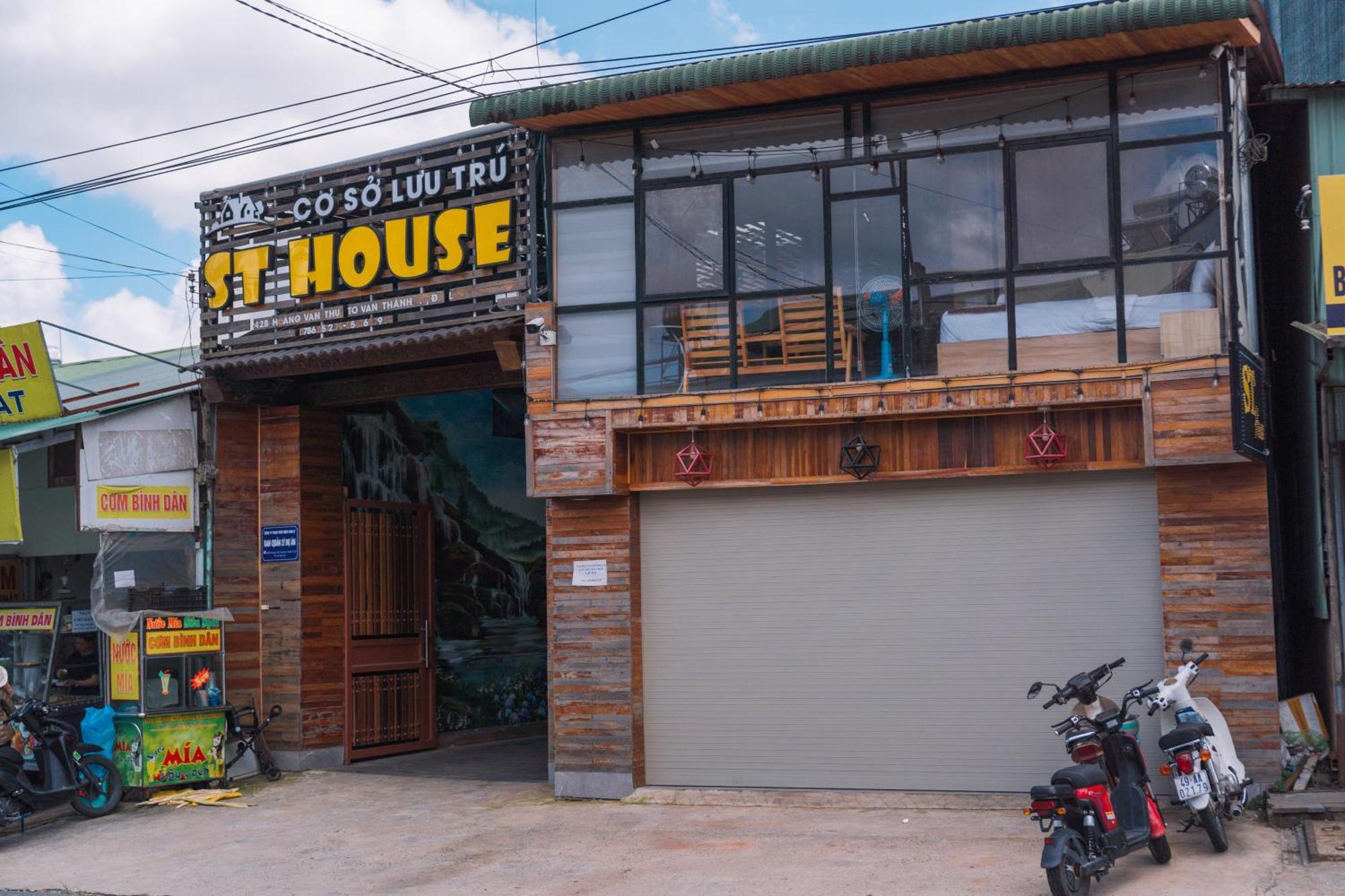 Готель St House Dalat Екстер'єр фото